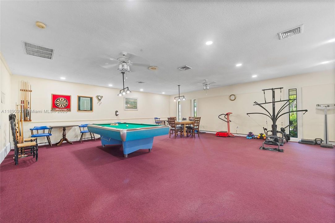 Под контрактом: $339,900 (2 спален, 2 ванн, 1240 Квадратных фут)