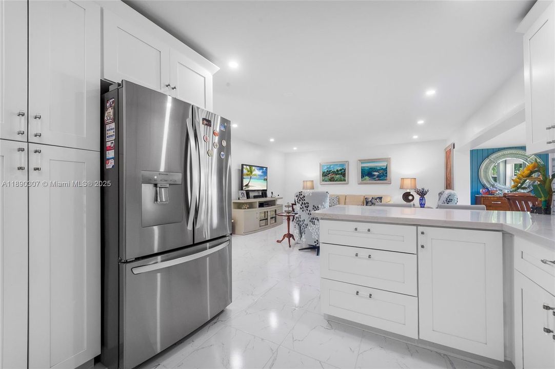 Под контрактом: $339,900 (2 спален, 2 ванн, 1240 Квадратных фут)