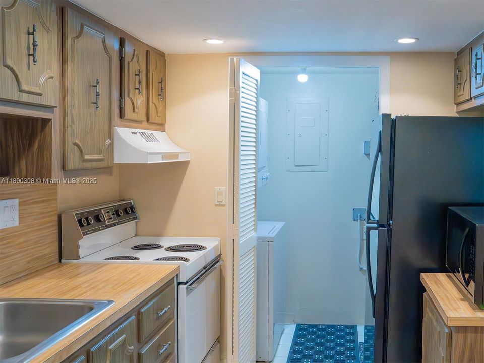 合同活跃: $240,000 (2 贝兹, 2 浴室, 1106 平方英尺)