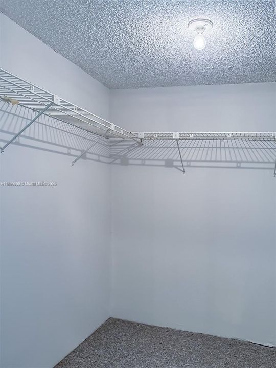 合同活跃: $240,000 (2 贝兹, 2 浴室, 1106 平方英尺)