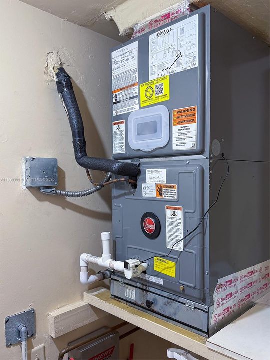 合同活跃: $240,000 (2 贝兹, 2 浴室, 1106 平方英尺)