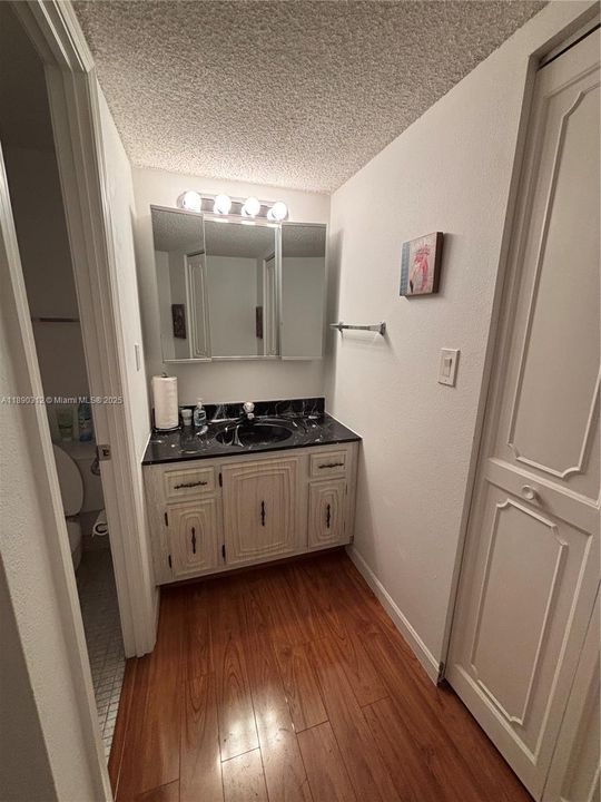 出租: $1,700 (2 贝兹, 2 浴室, 1110 平方英尺)