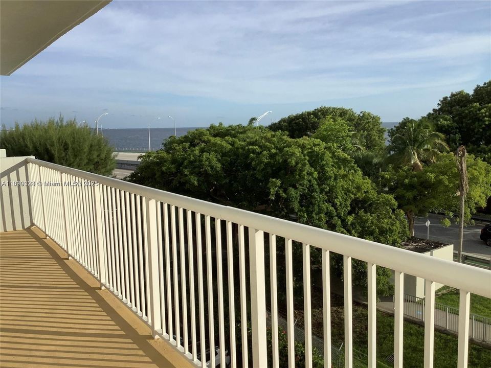 Recently Rented: $2,500 (1 beds, 1 baths, 804 Square Feet)