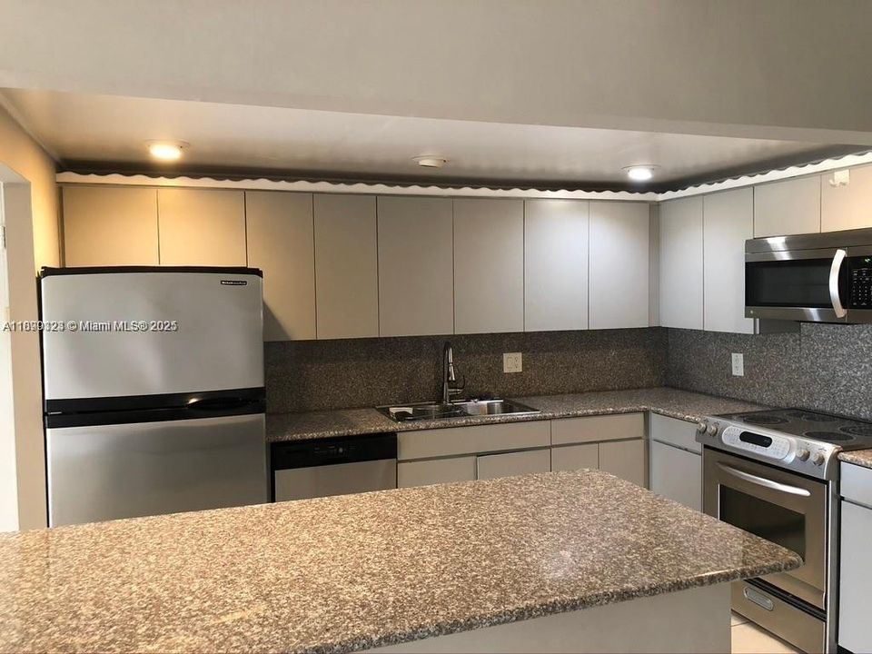 Recently Rented: $2,500 (1 beds, 1 baths, 804 Square Feet)