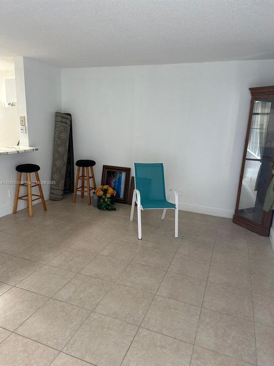 Active With Contract: $130,000 (1 beds, 1 baths, 704 Square Feet)