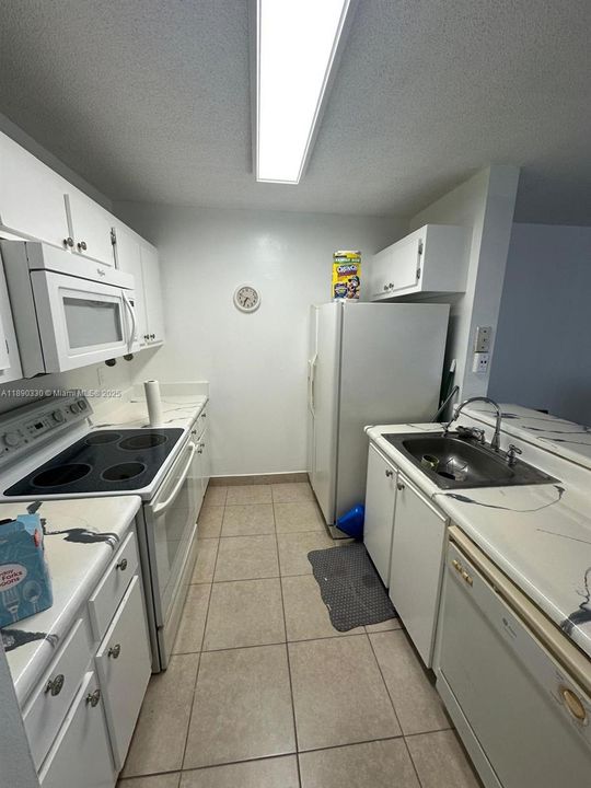 Active With Contract: $130,000 (1 beds, 1 baths, 704 Square Feet)