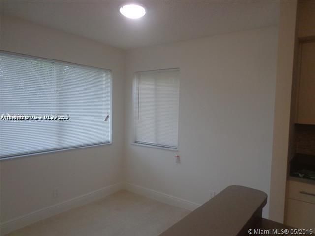 Под контрактом: $1,590 (1 спален, 1 ванн, 695 Квадратных фут)