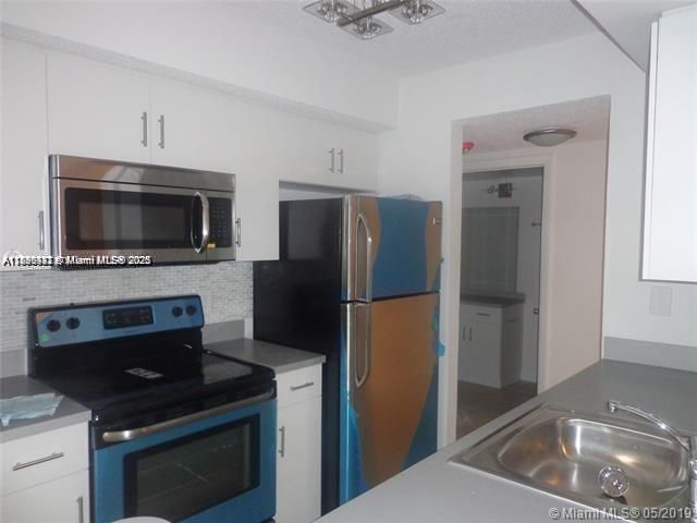 Под контрактом: $1,590 (1 спален, 1 ванн, 695 Квадратных фут)