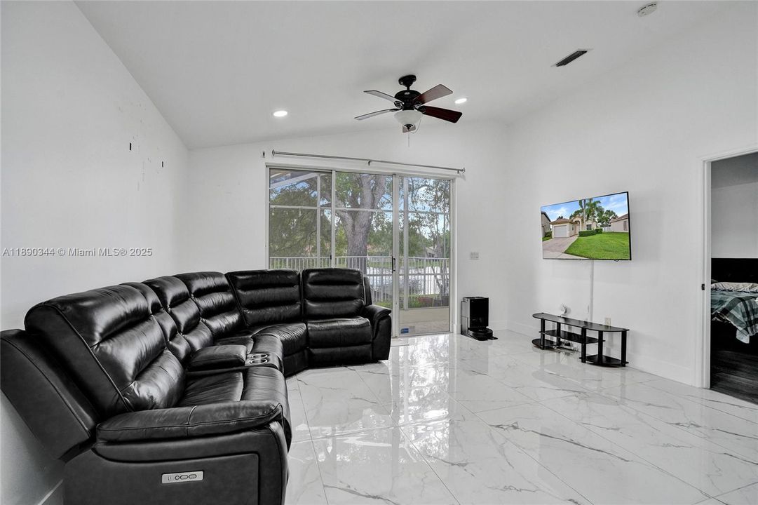 最近租的: $3,900 (3 贝兹, 2 浴室, 1416 平方英尺)