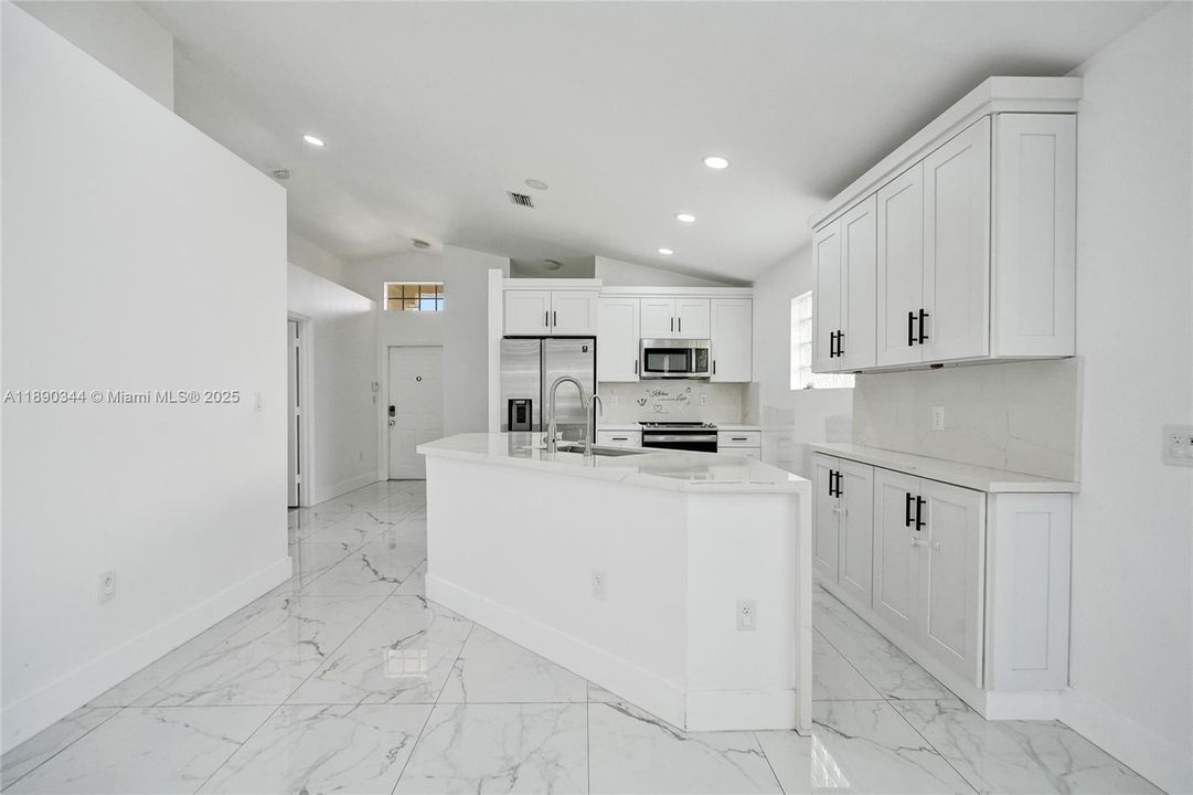 最近租的: $3,900 (3 贝兹, 2 浴室, 1416 平方英尺)