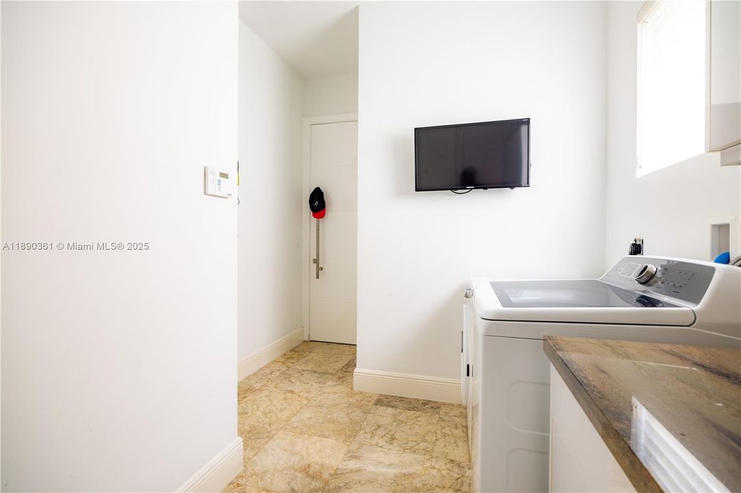 На продажу: $2,399,000 (5 спален, 3 ванн, 3143 Квадратных фут)