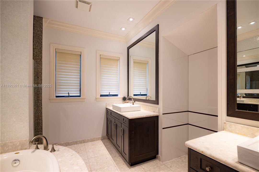 На продажу: $2,399,000 (5 спален, 3 ванн, 3143 Квадратных фут)