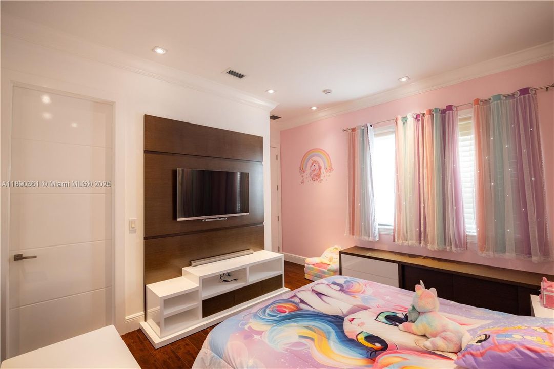 На продажу: $2,399,000 (5 спален, 3 ванн, 3143 Квадратных фут)