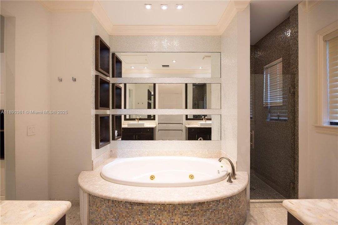 На продажу: $2,399,000 (5 спален, 3 ванн, 3143 Квадратных фут)