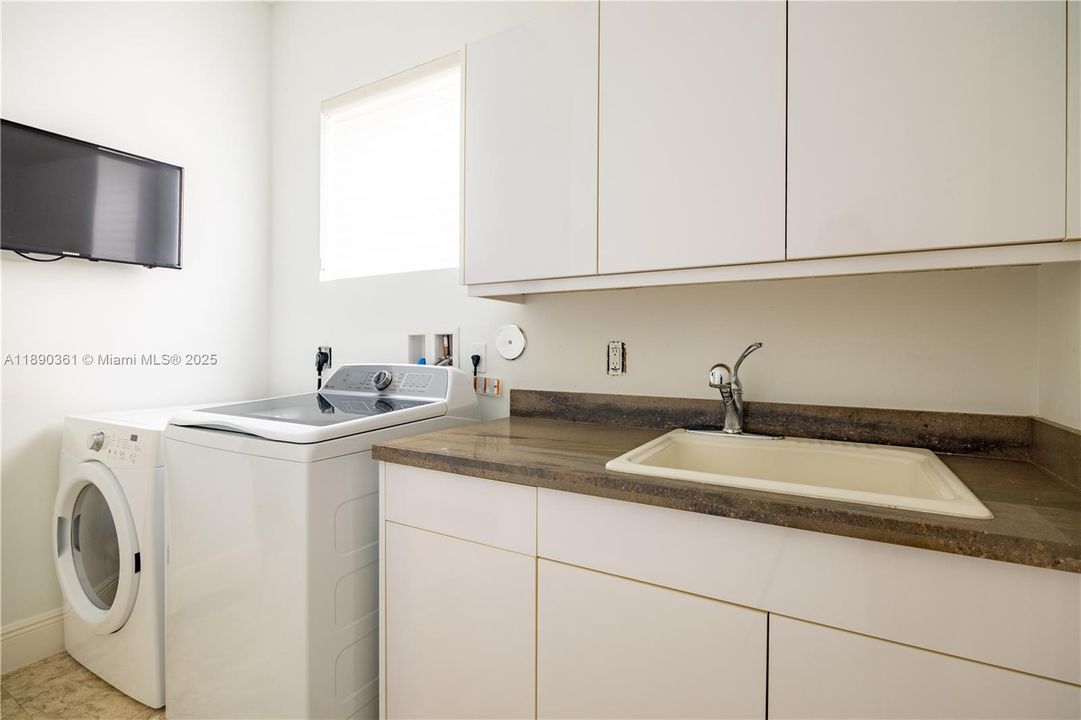 На продажу: $2,399,000 (5 спален, 3 ванн, 3143 Квадратных фут)