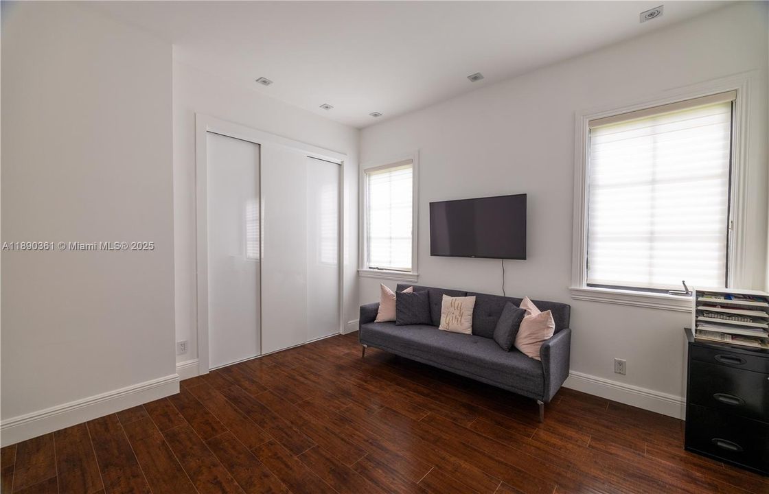 На продажу: $2,399,000 (5 спален, 3 ванн, 3143 Квадратных фут)