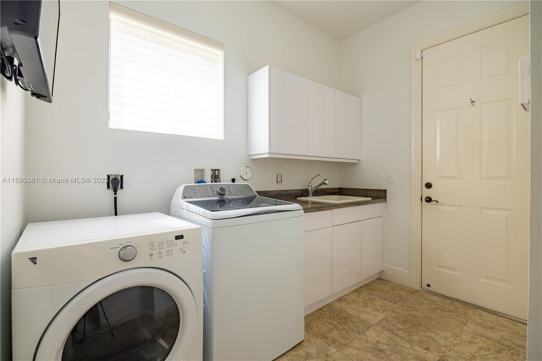 На продажу: $2,399,000 (5 спален, 3 ванн, 3143 Квадратных фут)