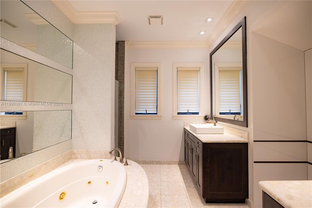 На продажу: $2,399,000 (5 спален, 3 ванн, 3143 Квадратных фут)