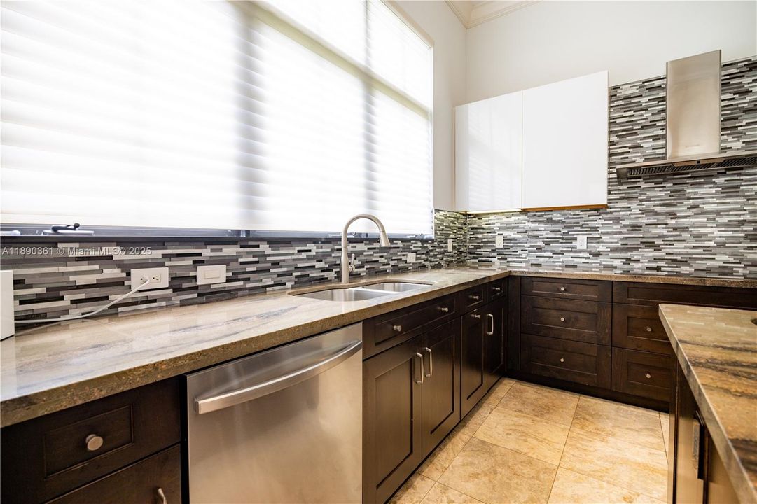 На продажу: $2,399,000 (5 спален, 3 ванн, 3143 Квадратных фут)