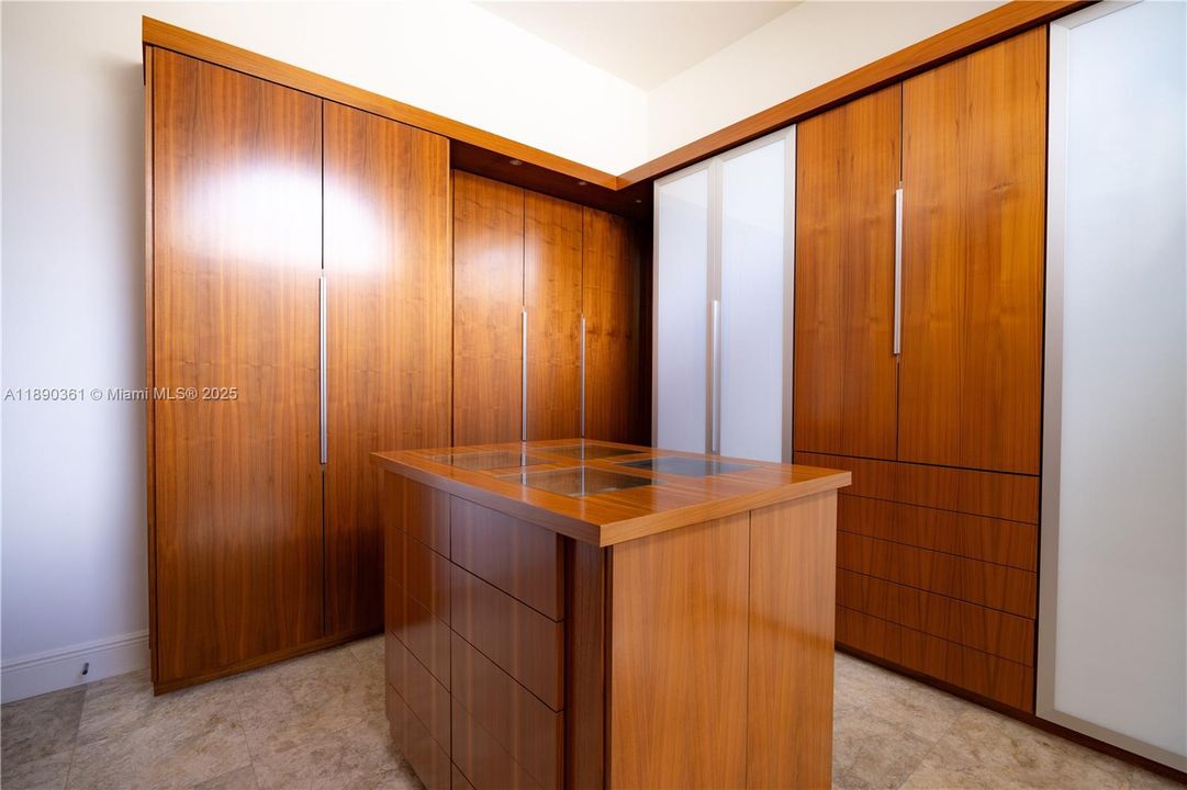 На продажу: $2,399,000 (5 спален, 3 ванн, 3143 Квадратных фут)