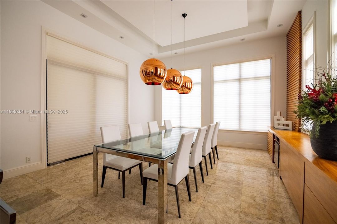 На продажу: $2,399,000 (5 спален, 3 ванн, 3143 Квадратных фут)