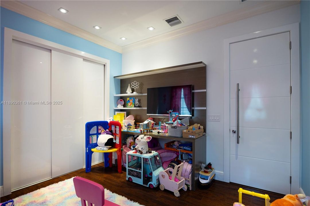 На продажу: $2,399,000 (5 спален, 3 ванн, 3143 Квадратных фут)