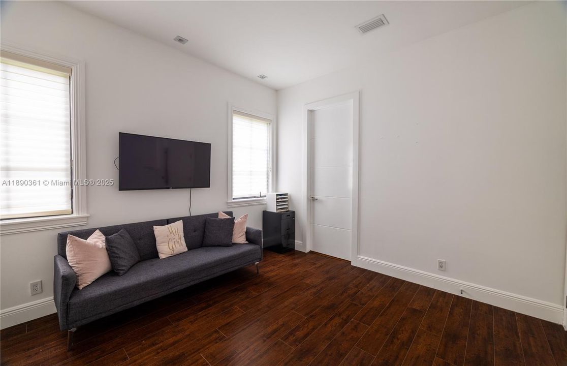 На продажу: $2,399,000 (5 спален, 3 ванн, 3143 Квадратных фут)