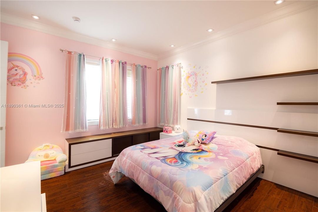 На продажу: $2,399,000 (5 спален, 3 ванн, 3143 Квадратных фут)