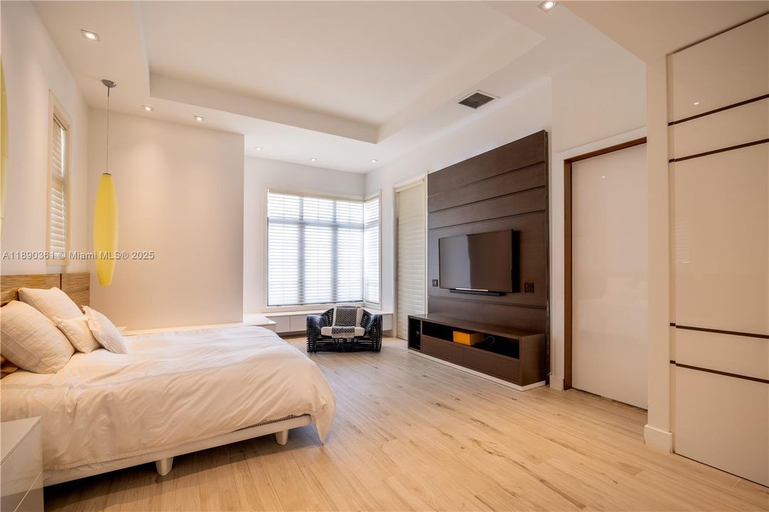 На продажу: $2,399,000 (5 спален, 3 ванн, 3143 Квадратных фут)