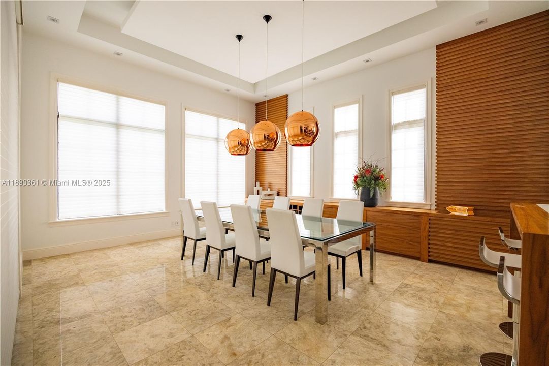 На продажу: $2,399,000 (5 спален, 3 ванн, 3143 Квадратных фут)