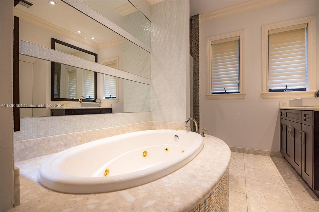 На продажу: $2,399,000 (5 спален, 3 ванн, 3143 Квадратных фут)