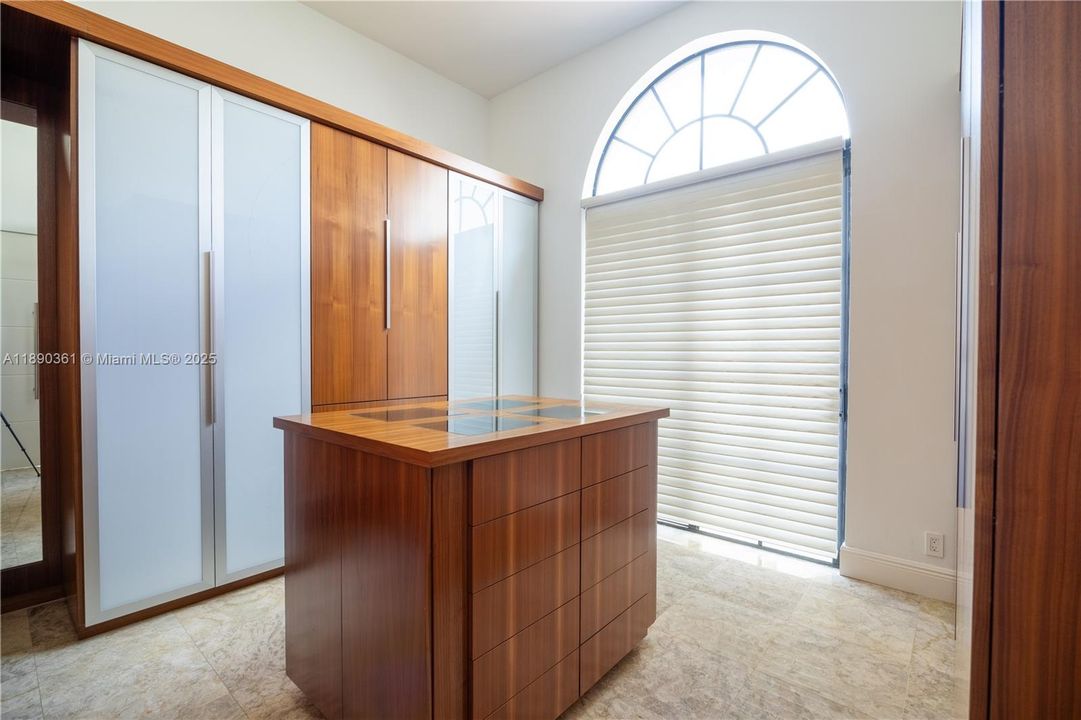 На продажу: $2,399,000 (5 спален, 3 ванн, 3143 Квадратных фут)