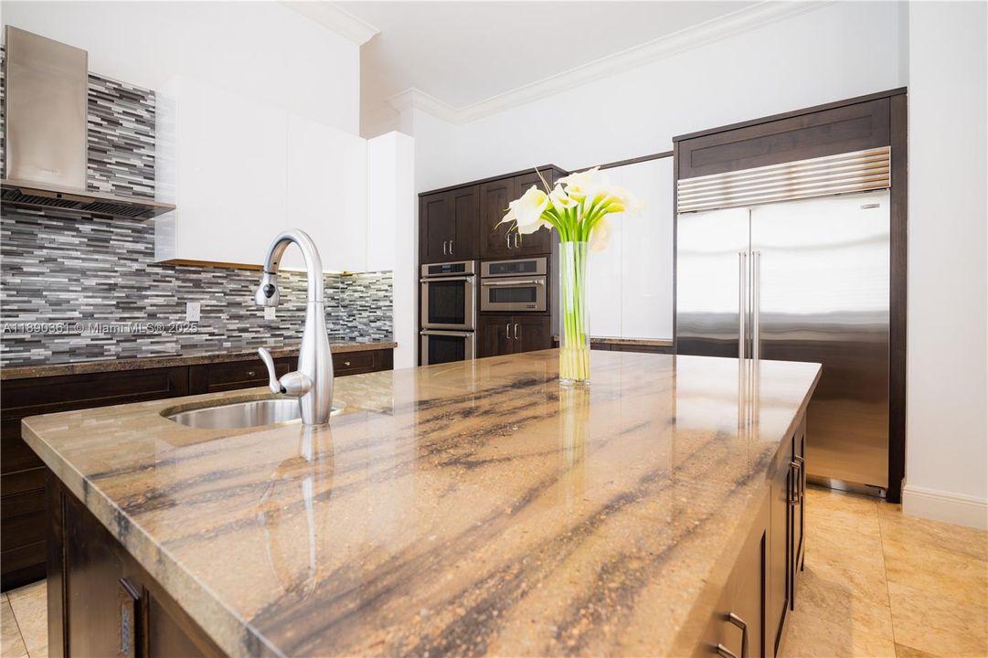 На продажу: $2,399,000 (5 спален, 3 ванн, 3143 Квадратных фут)