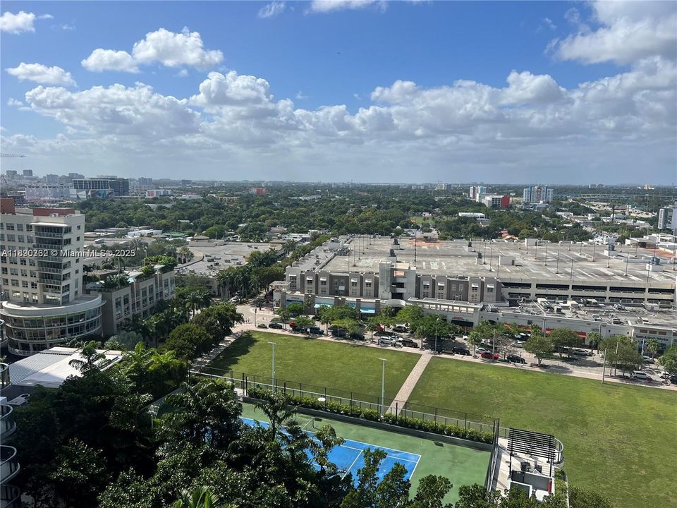 For Sale: $460,000 (1 beds, 1 baths, 593 Square Feet)