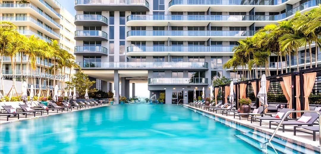 For Sale: $460,000 (1 beds, 1 baths, 593 Square Feet)