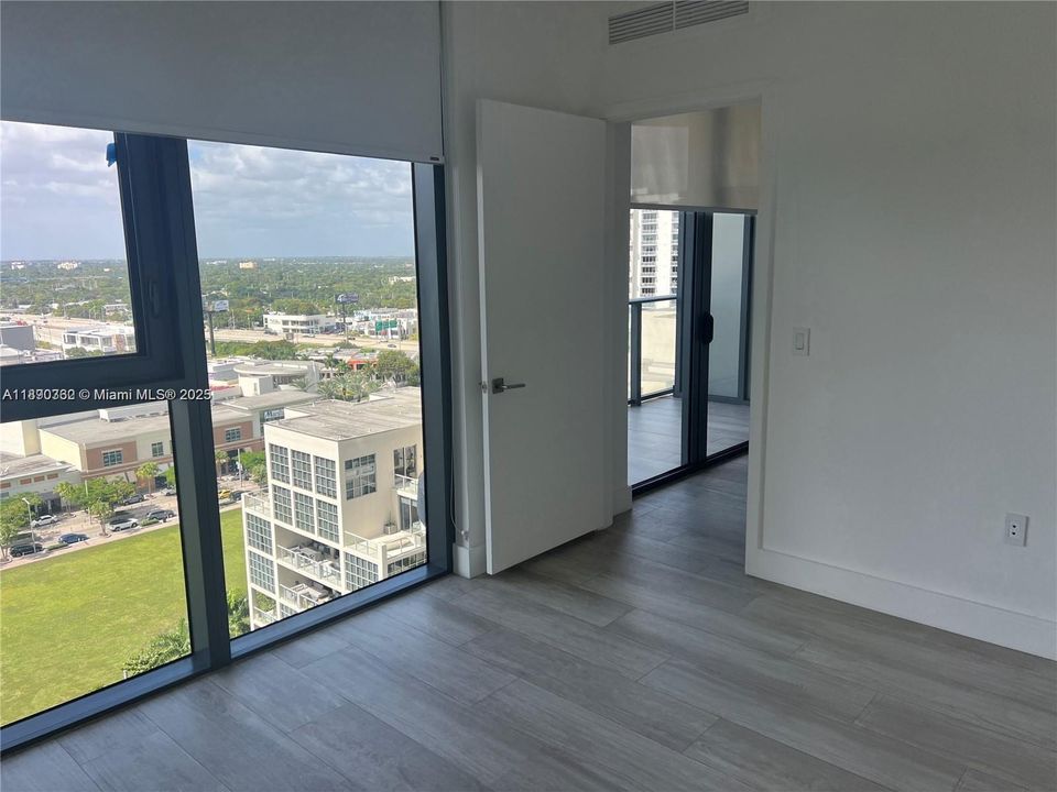 For Sale: $460,000 (1 beds, 1 baths, 593 Square Feet)