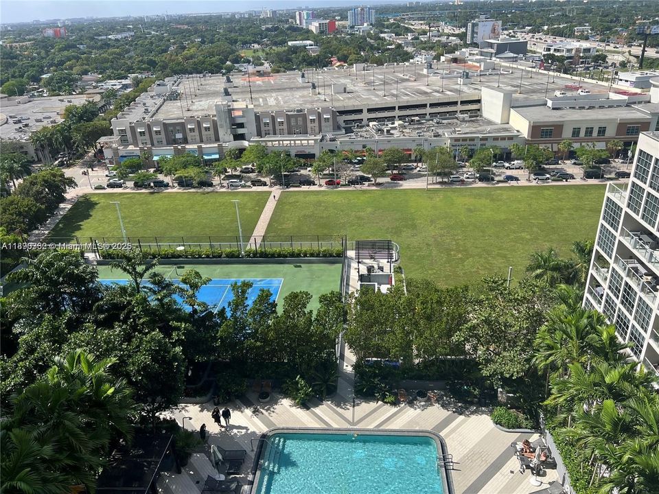 For Sale: $460,000 (1 beds, 1 baths, 593 Square Feet)