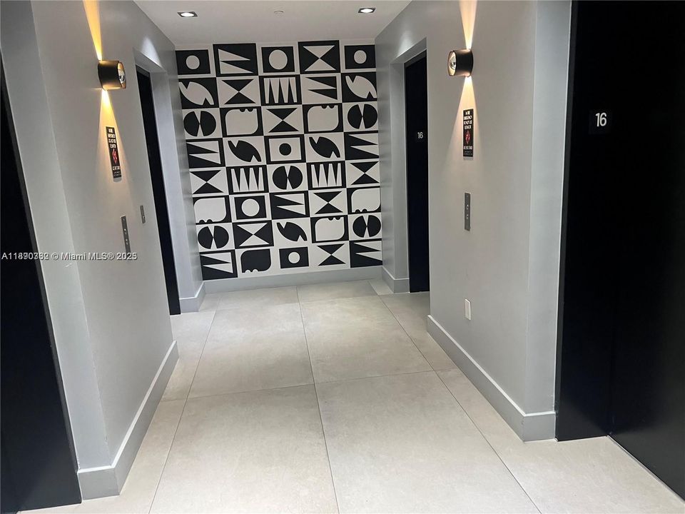 For Sale: $460,000 (1 beds, 1 baths, 593 Square Feet)