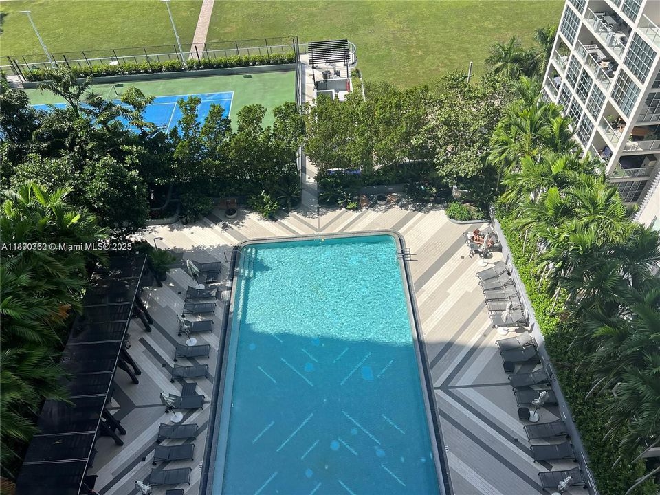For Sale: $460,000 (1 beds, 1 baths, 593 Square Feet)