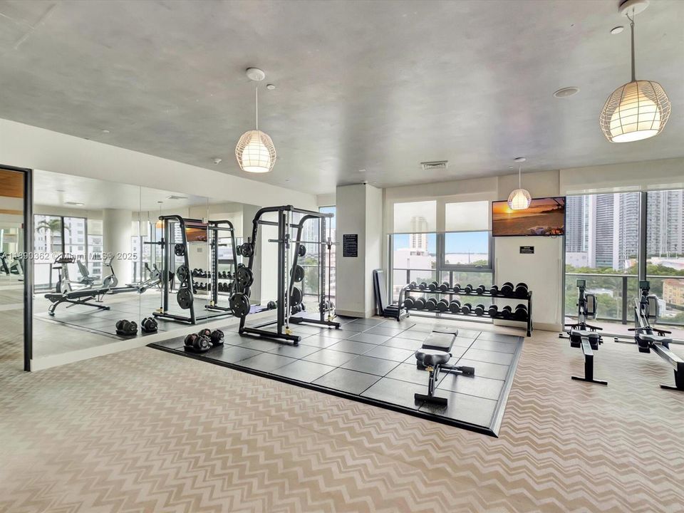 For Sale: $460,000 (1 beds, 1 baths, 593 Square Feet)