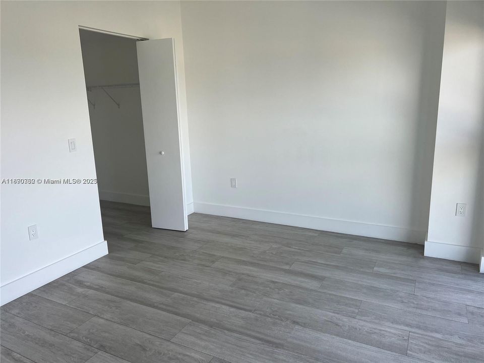 For Sale: $460,000 (1 beds, 1 baths, 593 Square Feet)