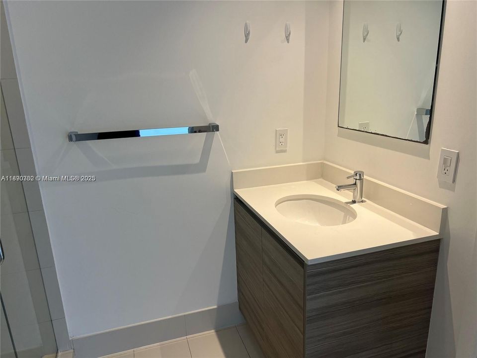 For Sale: $460,000 (1 beds, 1 baths, 593 Square Feet)