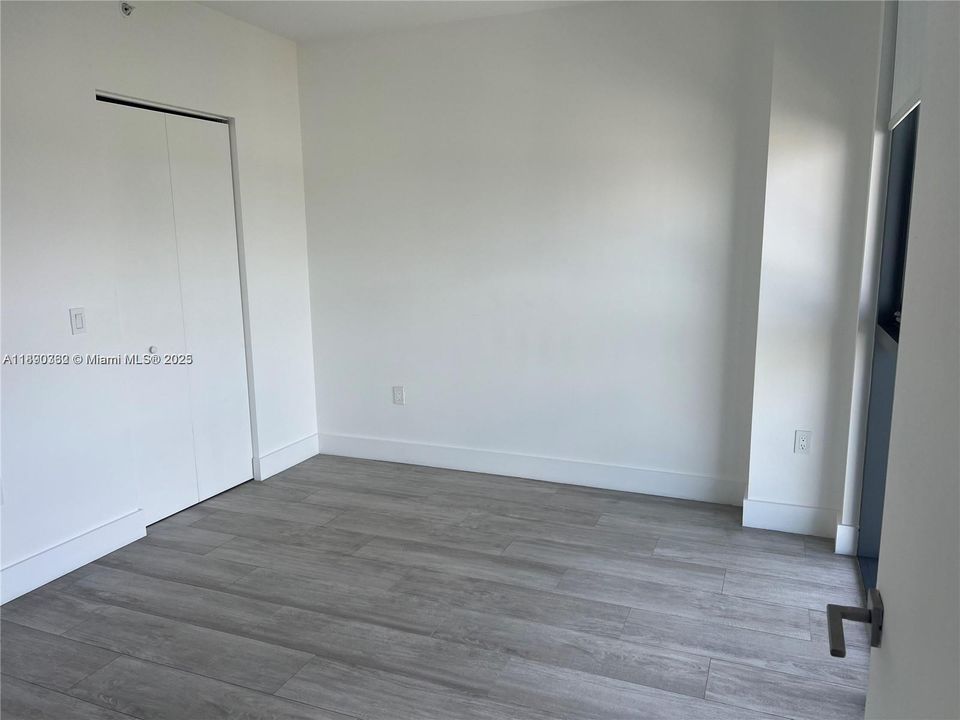 For Sale: $460,000 (1 beds, 1 baths, 593 Square Feet)