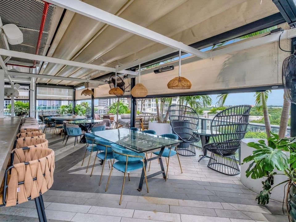For Sale: $460,000 (1 beds, 1 baths, 593 Square Feet)