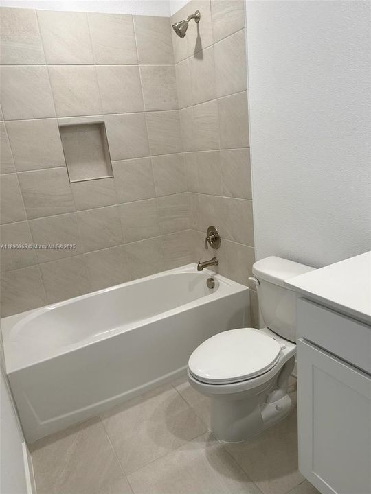 Под контрактом: $2,700 (3 спален, 2 ванн, 1500 Квадратных фут)