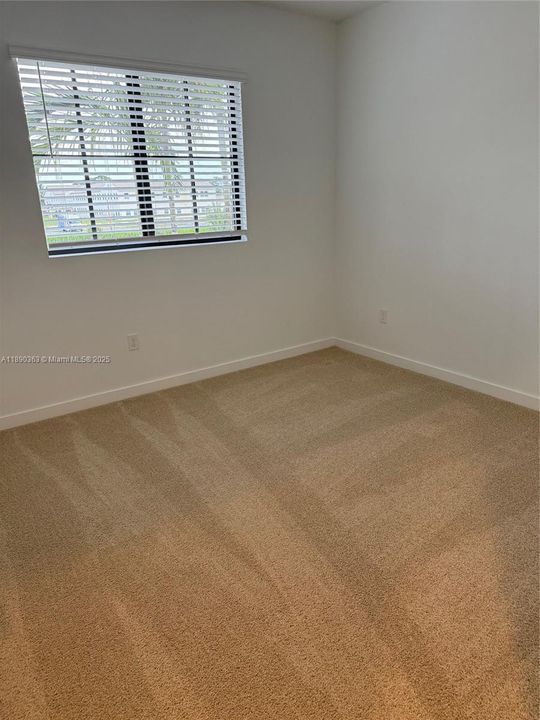 Под контрактом: $2,700 (3 спален, 2 ванн, 1500 Квадратных фут)