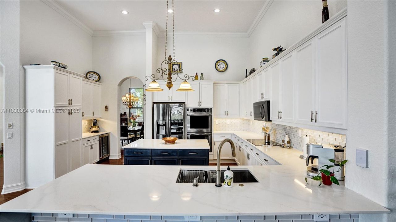 Recently Sold: $1,500,000 (6 beds, 4 baths, 3756 Square Feet)