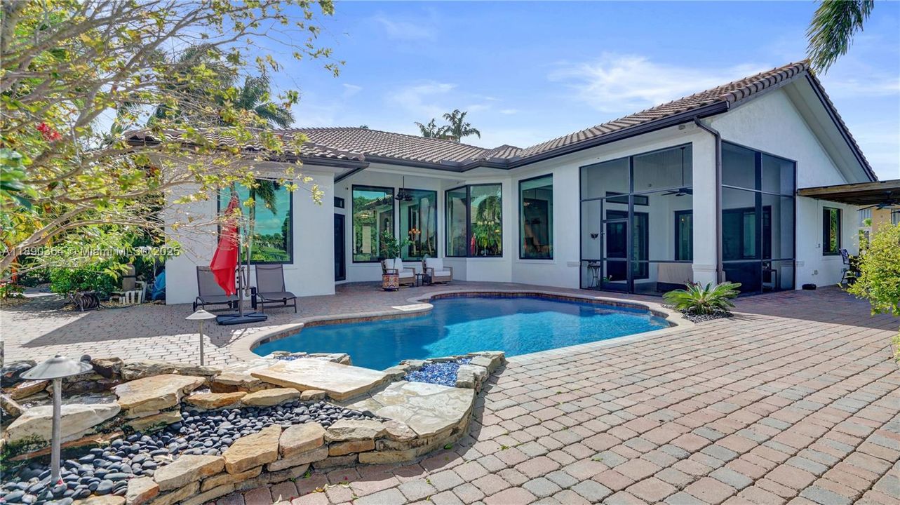 Recently Sold: $1,500,000 (6 beds, 4 baths, 3756 Square Feet)