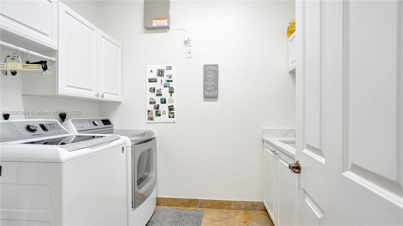 Recently Sold: $1,500,000 (6 beds, 4 baths, 3756 Square Feet)