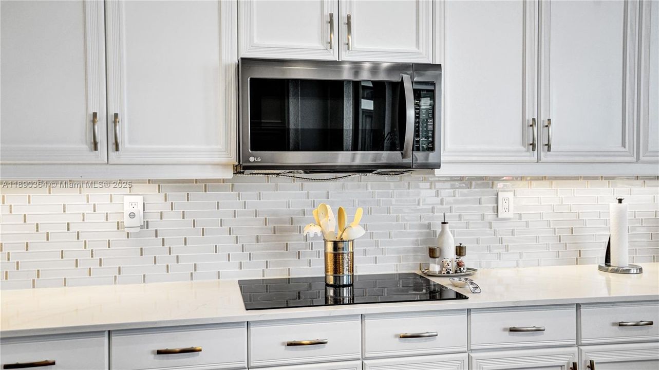 Recently Sold: $1,500,000 (6 beds, 4 baths, 3756 Square Feet)